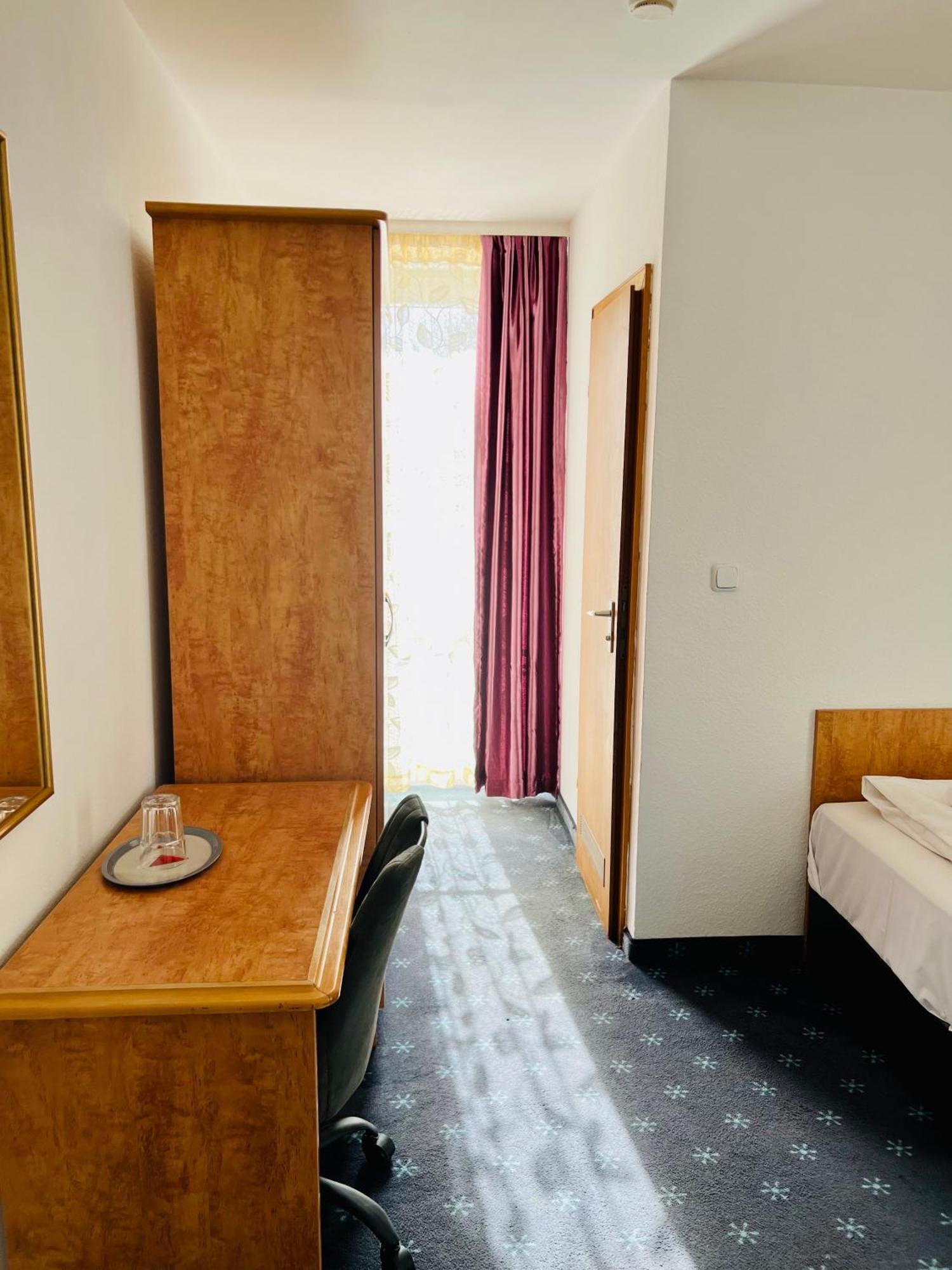 Hotel Neo Cologne Bonn Airport Rosrath Bagian luar foto